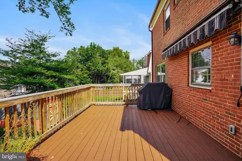 Exterior - 1218 Kensington Rd, Mclean, VA 22101 photo 3 of 16