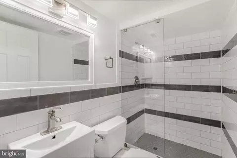 Bath - 1218 Kensington Rd, Mclean, VA 22101 photo 5 of 6