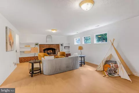 Living - 1218 Kensington Rd, Mclean, VA 22101 photo 3 of 4