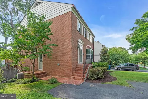Exterior - 1218 Kensington Rd, Mclean, VA 22101 photo 14 of 16