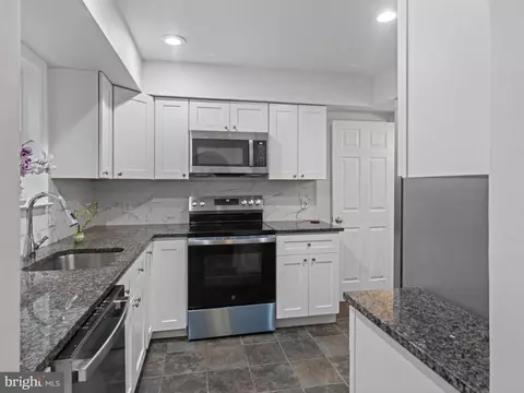2321 Emerald Heights Ct, Reston, VA 20191 photo 16