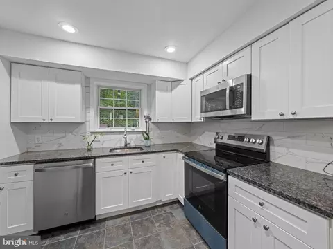 2321 Emerald Heights Ct, Reston, VA 20191 photo 13