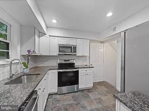 2321 Emerald Heights Ct, Reston, VA 20191 photo 11