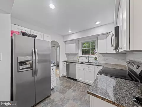 2321 Emerald Heights Ct, Reston, VA 20191 photo 12