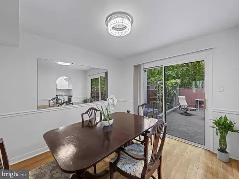 2321 Emerald Heights Ct, Reston, VA 20191 photo 9