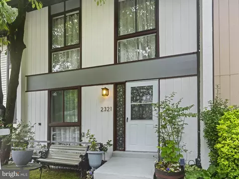 2321 Emerald Heights Ct, Reston, VA 20191 photo 3