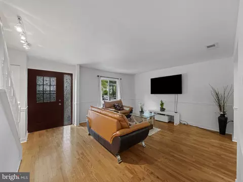 2321 Emerald Heights Ct, Reston, VA 20191 photo 6