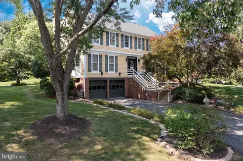 9849 S Park Cir, Fairfax Station, VA 22039