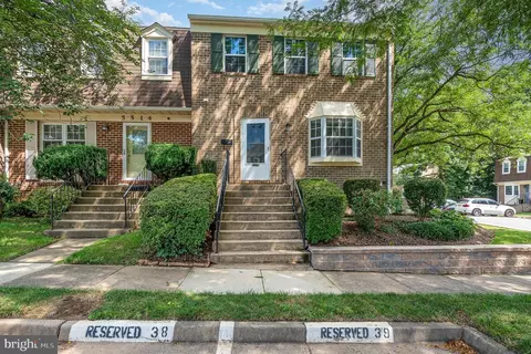 5516 Winford Ct, Fairfax, VA 22032