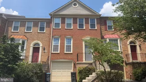4238 Fox Lake Dr, Fairfax, VA 22033