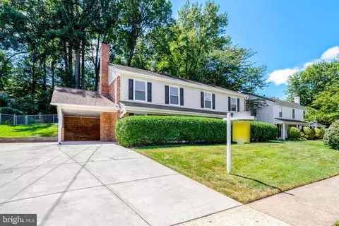 8122 Briar Creek Dr, Annandale, VA 22003