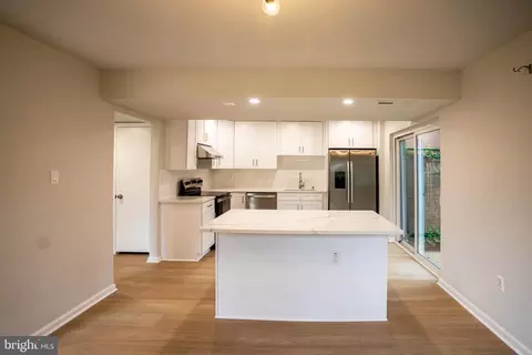 6907 Barnack Dr, Springfield, VA 22152 photo 12