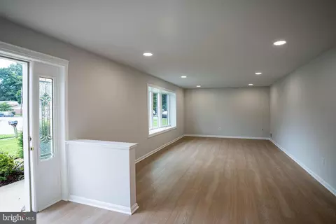 6907 Barnack Dr, Springfield, VA 22152 photo 8