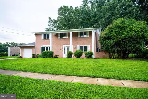 6907 Barnack Dr, Springfield, VA 22152 photo 4