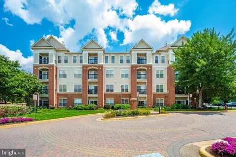 3851 Aristotle Ct #1-418, Fairfax, VA 22030