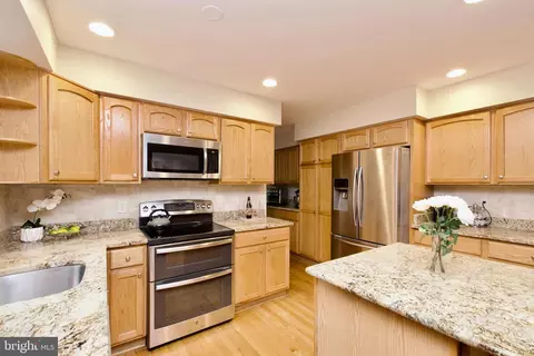 6007 Wheaton Dr, Burke, VA 22015 photo 14