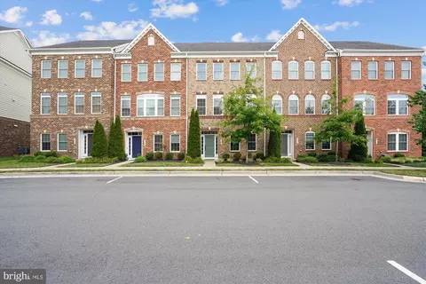3152 Yeager Dr, Herndon, VA 20171