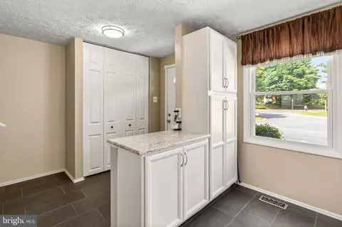 Entry Way - 8353 Bark Tree Ct, Springfield, VA 22153 photo 2 of 6