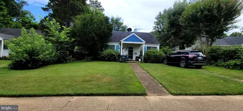 6931 Oak Ridge Rd, Falls Church, VA 22042