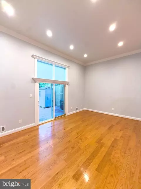 Living - 2419 Ansdel Ct, Reston, VA 20191 photo 6 of 8