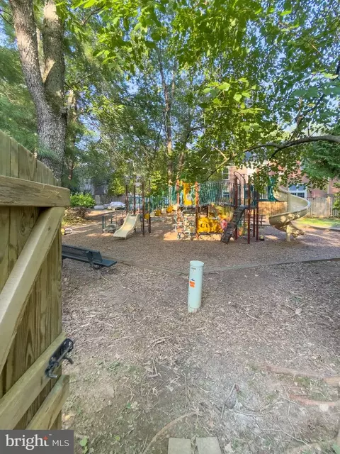 Exterior - 2419 Ansdel Ct, Reston, VA 20191 photo 3 of 3