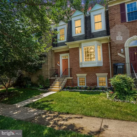 12340 Fox Lake Ct, Fairfax, VA 22033