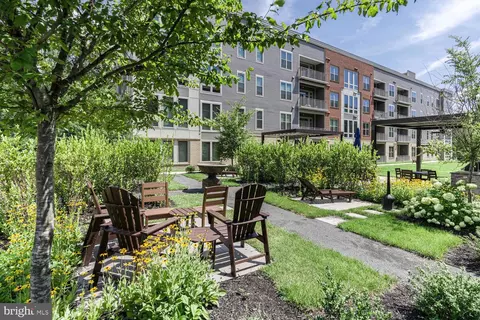 6104 Fairview Farm Dr #403, Alexandria, VA 22315