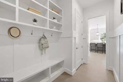 Entry Way - 1436 Layman St, Mclean, VA 22101 photo 5 of 9