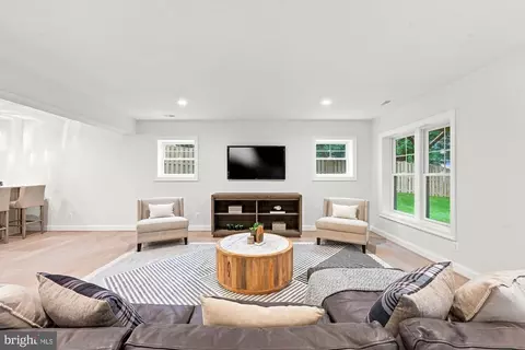 Living - 1436 Layman St, Mclean, VA 22101 photo 3 of 3