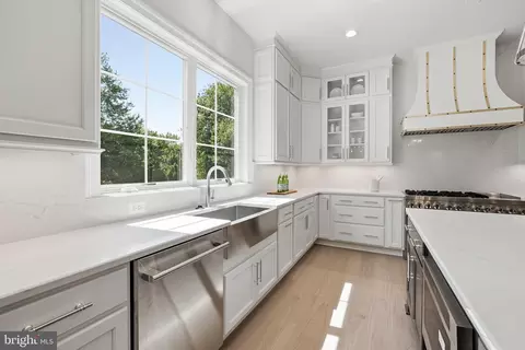 Kitchen - 1436 Layman St, Mclean, VA 22101 photo 3 of 6