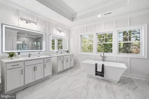 Bath - 1436 Layman St, Mclean, VA 22101 photo 2 of 8