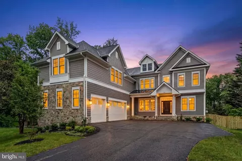 1711 Drewlaine Dr, Vienna, VA 22182