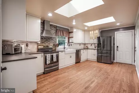 6612 Keene Dr, Springfield, VA 22152 photo 8
