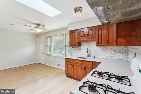 5309 Juxon Pl, Springfield, VA 22151 photo 3