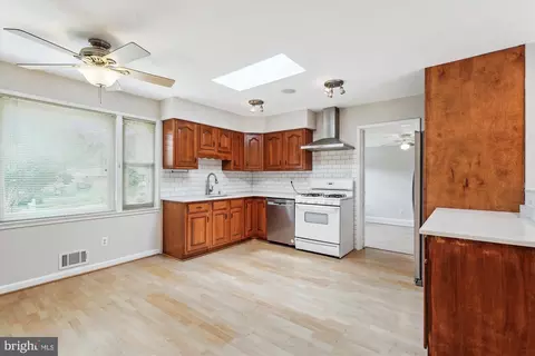 5309 Juxon Pl, Springfield, VA 22151 photo 4