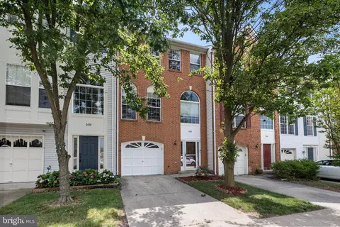 2448 Rolling Plains Dr, Herndon, VA 20171