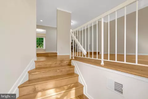 7713 Shootingstar Dr, Springfield, VA 22152 photo 5