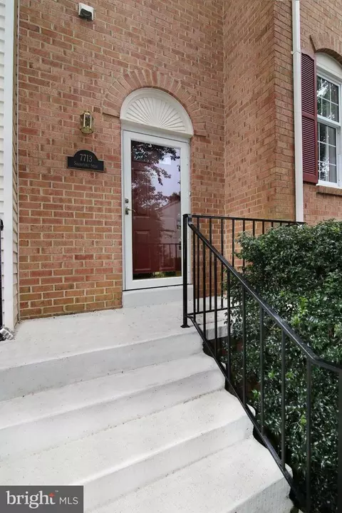 7713 Shootingstar Dr, Springfield, VA 22152 photo 4