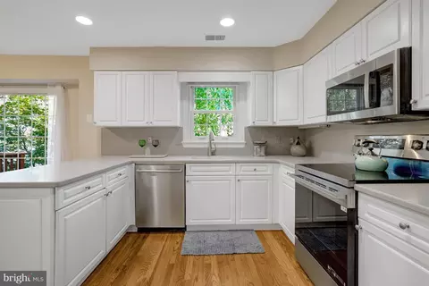 7713 Shootingstar Dr, Springfield, VA 22152 photo 17