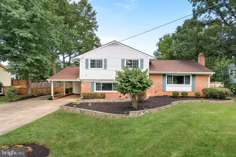 15018 Carlbern Dr, Centreville, VA 20120