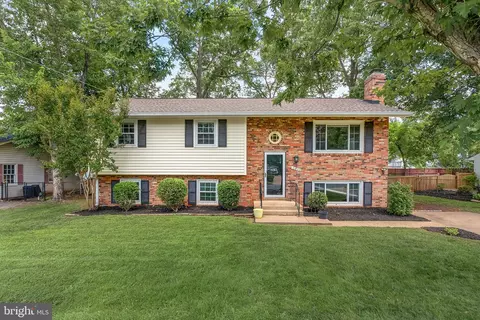 15020 Carlbern Dr, Centreville, VA 20120