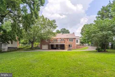 Exterior - 7035 Calamo St, Springfield, VA 22150 photo 7 of 7