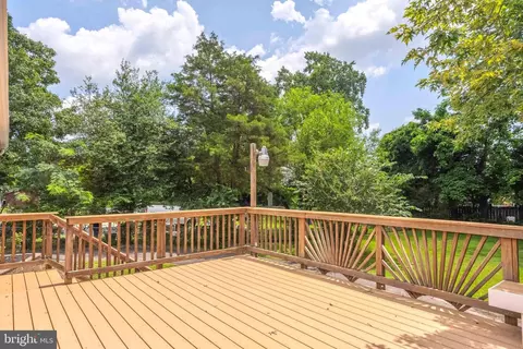 Exterior - 7035 Calamo St, Springfield, VA 22150 photo 4 of 7
