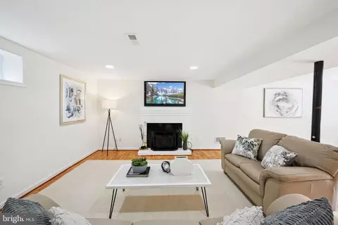Living - 7035 Calamo St, Springfield, VA 22150 photo 2 of 5