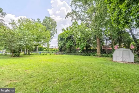 Exterior - 7035 Calamo St, Springfield, VA 22150 photo 5 of 7