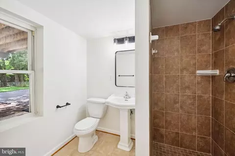 Bath - 7035 Calamo St, Springfield, VA 22150 photo 3 of 3