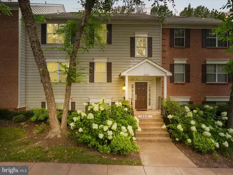 12010 Golf Ridge Ct #302, Fairfax, VA 22033