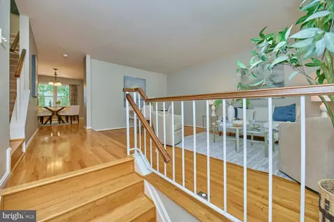 7084 Solomon Seal Ct, Springfield, VA 22152 photo 2