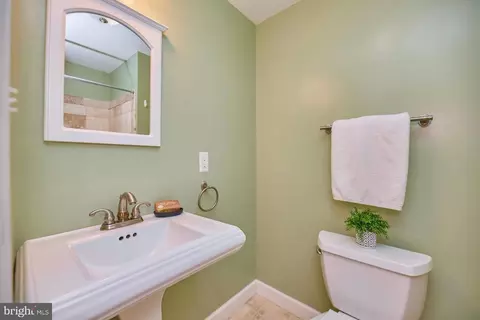 7084 Solomon Seal Ct, Springfield, VA 22152 photo 37