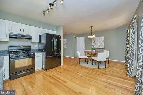 7084 Solomon Seal Ct, Springfield, VA 22152 photo 10